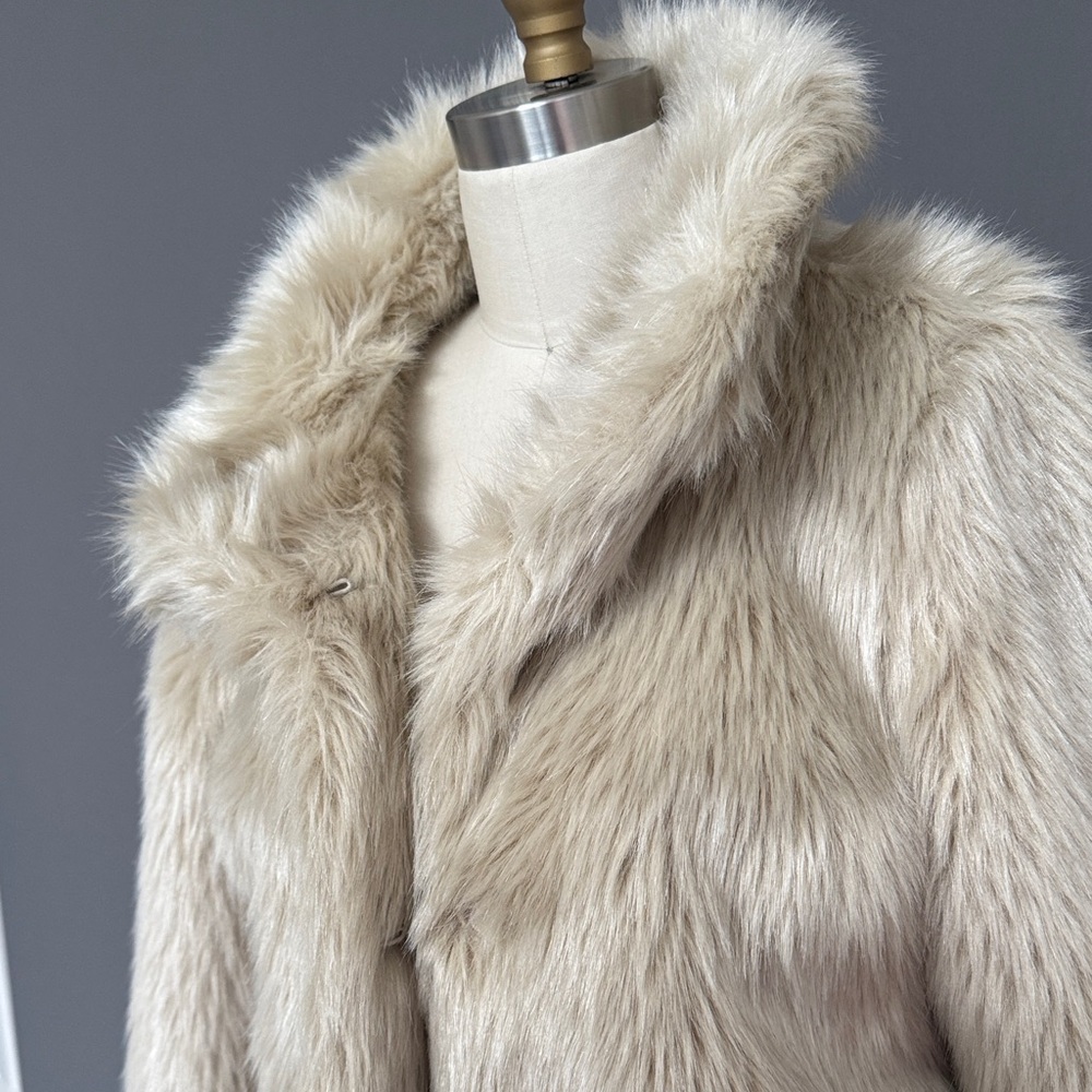 MILLY of NY Cream Faux Fur Jacket SZ 6 - LIKE NEW. - Picture 5 of 7